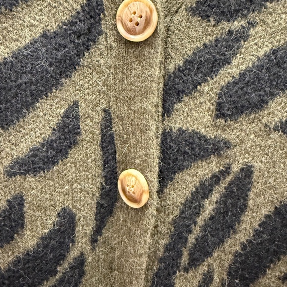 Heartloom Nola Cardi - Picture 8 of 9